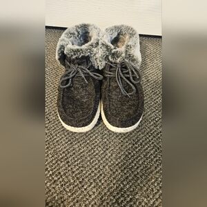 Hey Dudes fuzzy boots
